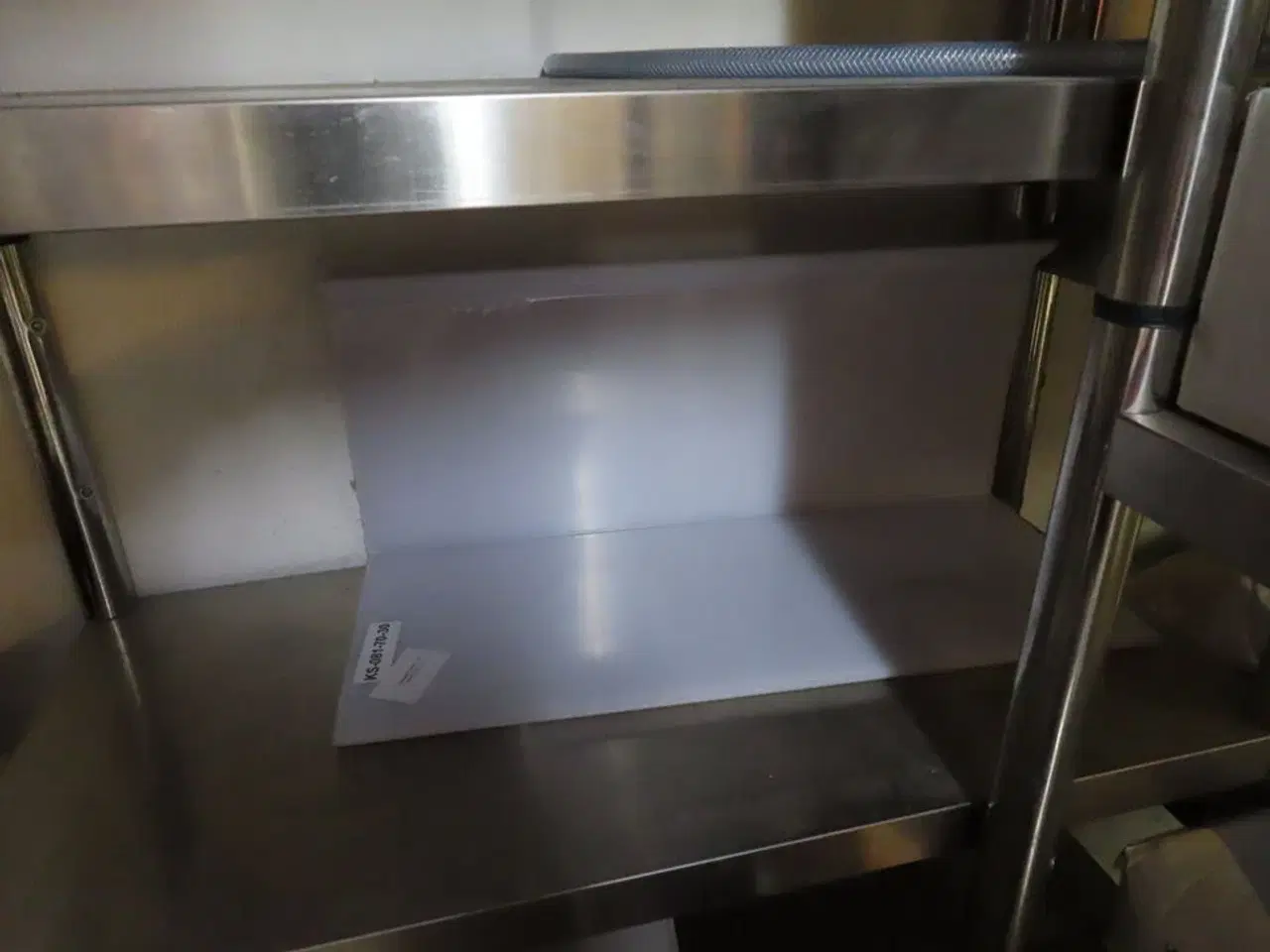 Billede 24 - Div. reoler med indhold