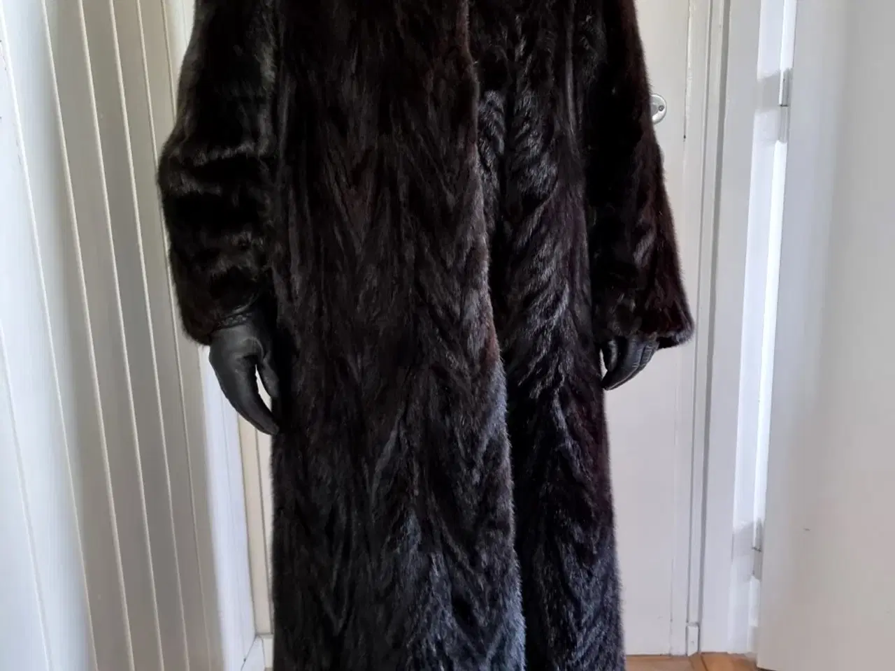 Billede 1 - Flot Mink-kåbe, meget velholdt, varm og lækker