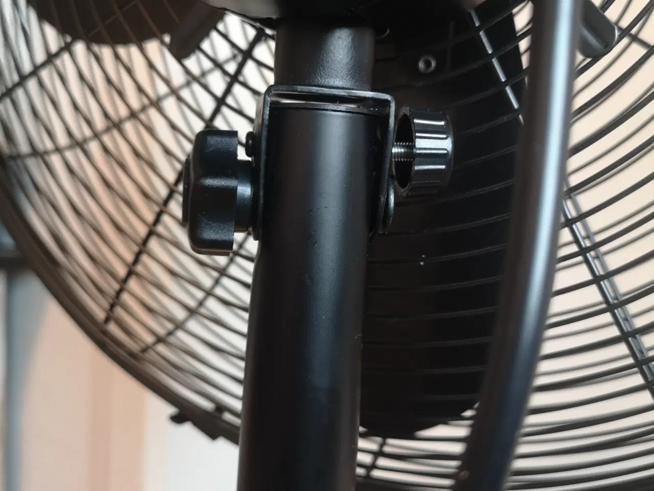 Billede 6 - Opretstående ventilator blæser meget kraftigt 💪 o