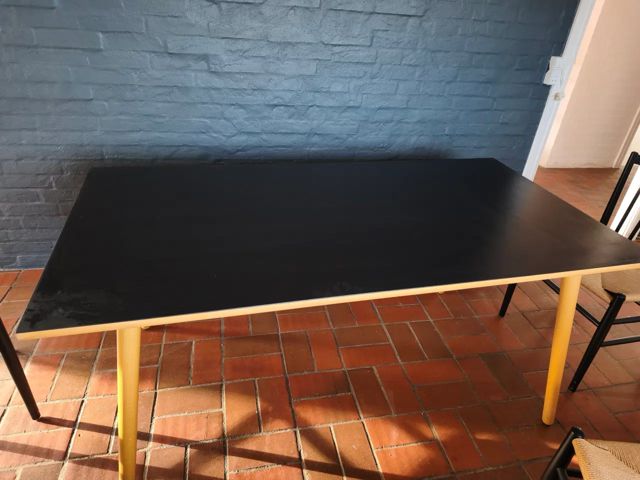Billede 2 - FDB spisebord (180*80 cm) med 3 stole i flet