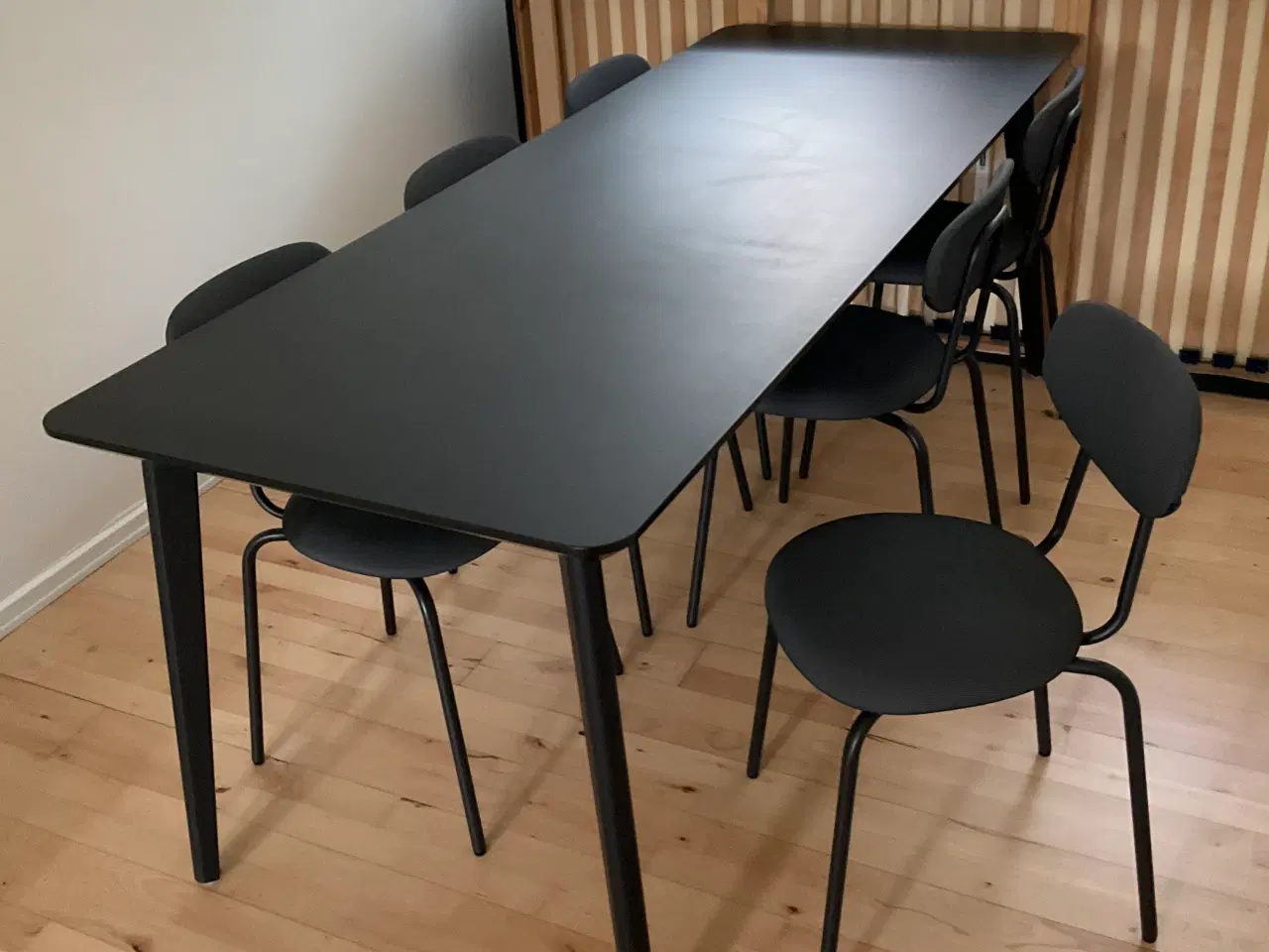 Billede 2 - Spisebord med eller uden stole.
