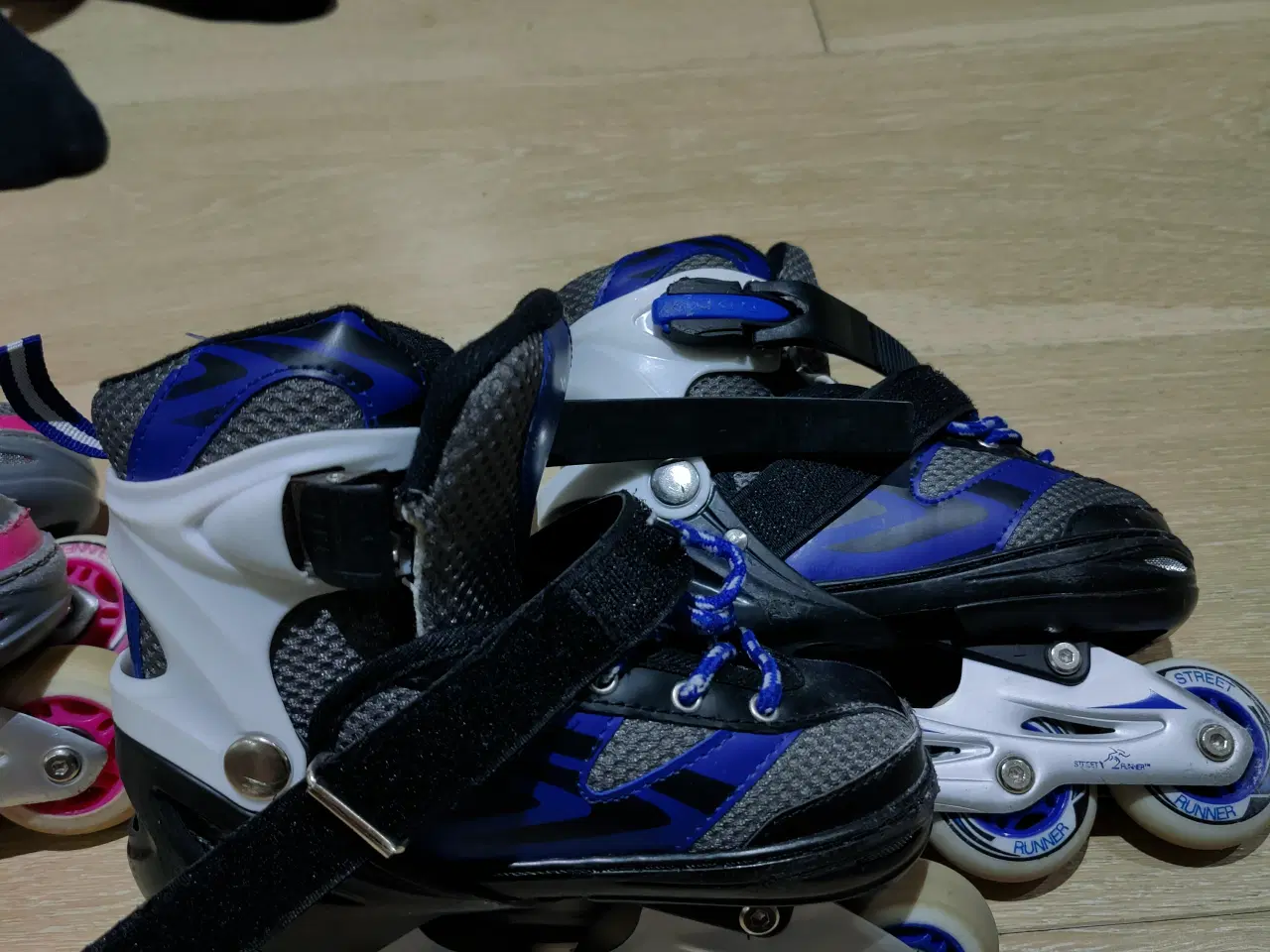Billede 2 - Rulleskøjter justerbar st. 31-35