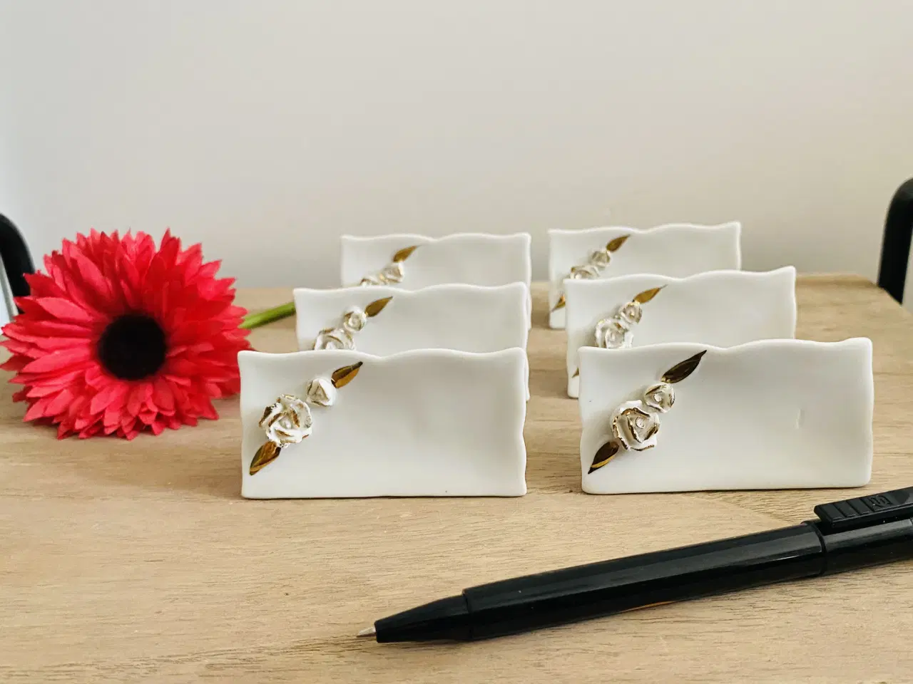 Billede 1 - 6 stks yndige vintage navneskilte i porcelæn 