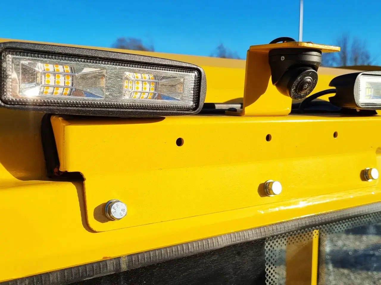 Billede 13 - Eurotrac W12S / lukket kabine / fabriksny / skovl & gafler / Kubota motor