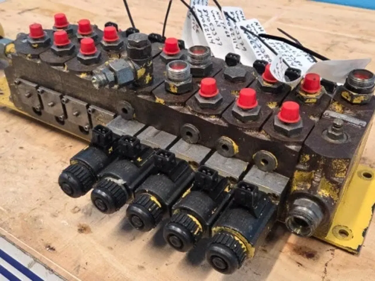 Billede 16 - New Holland TX68 Hydraulikventil 84023470