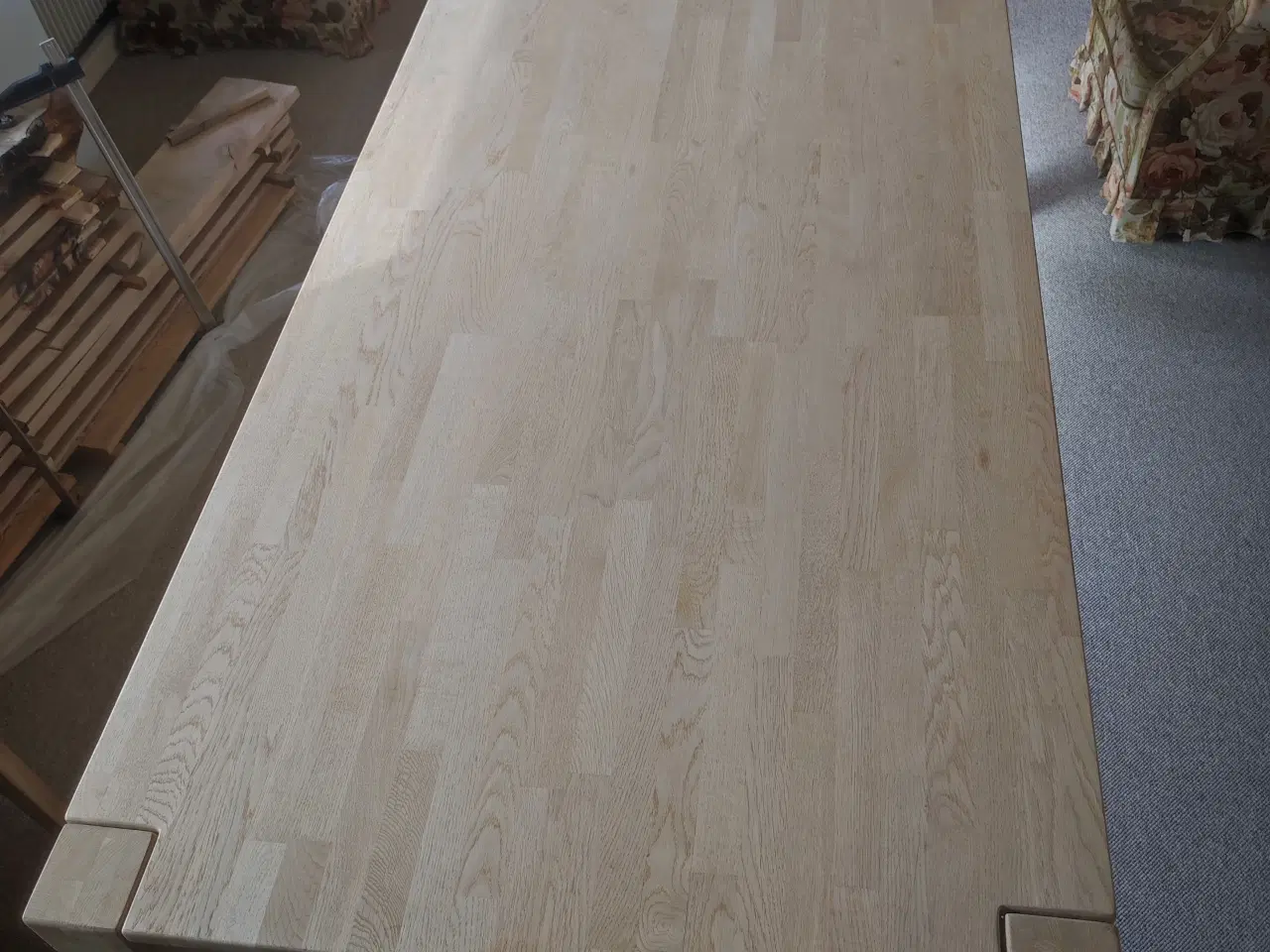 Billede 1 - Spisebord i massiv egetræ med 1 tillægsplader på 6