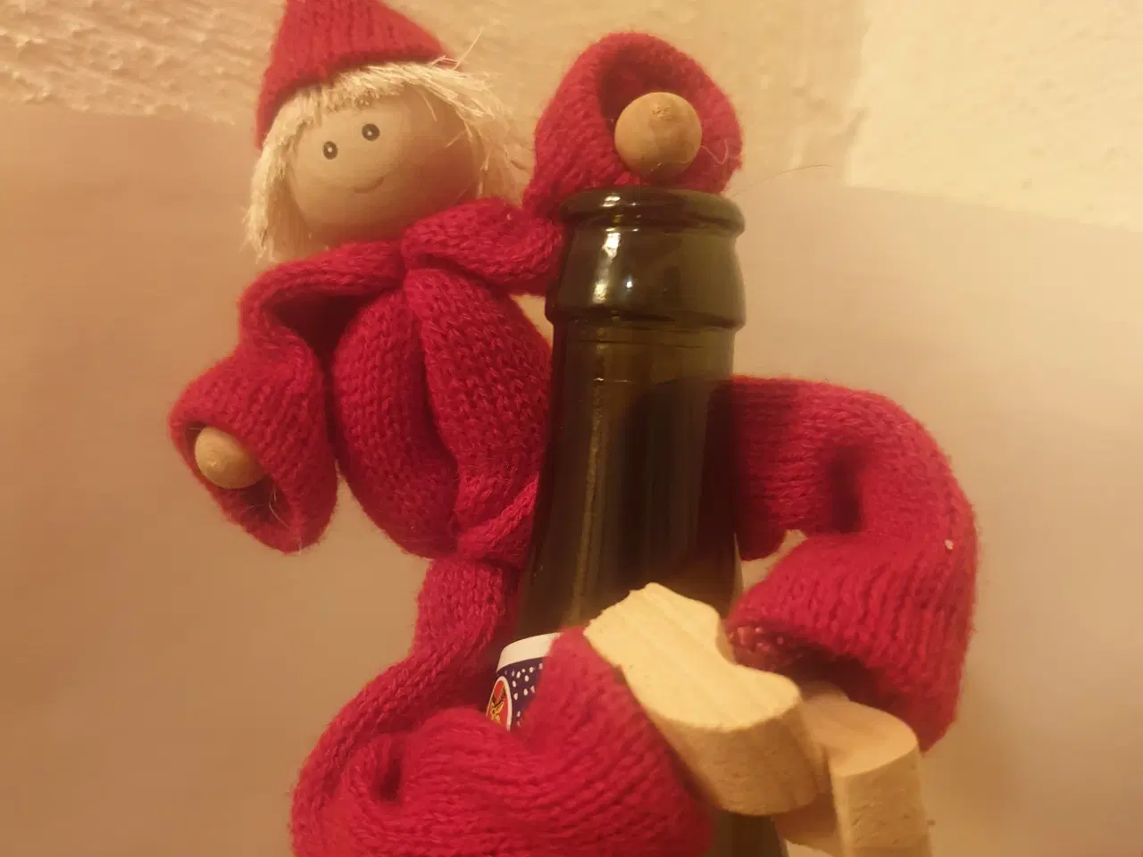 Billede 3 - Nissefamilie med magneter i hænder og fødder. OG: