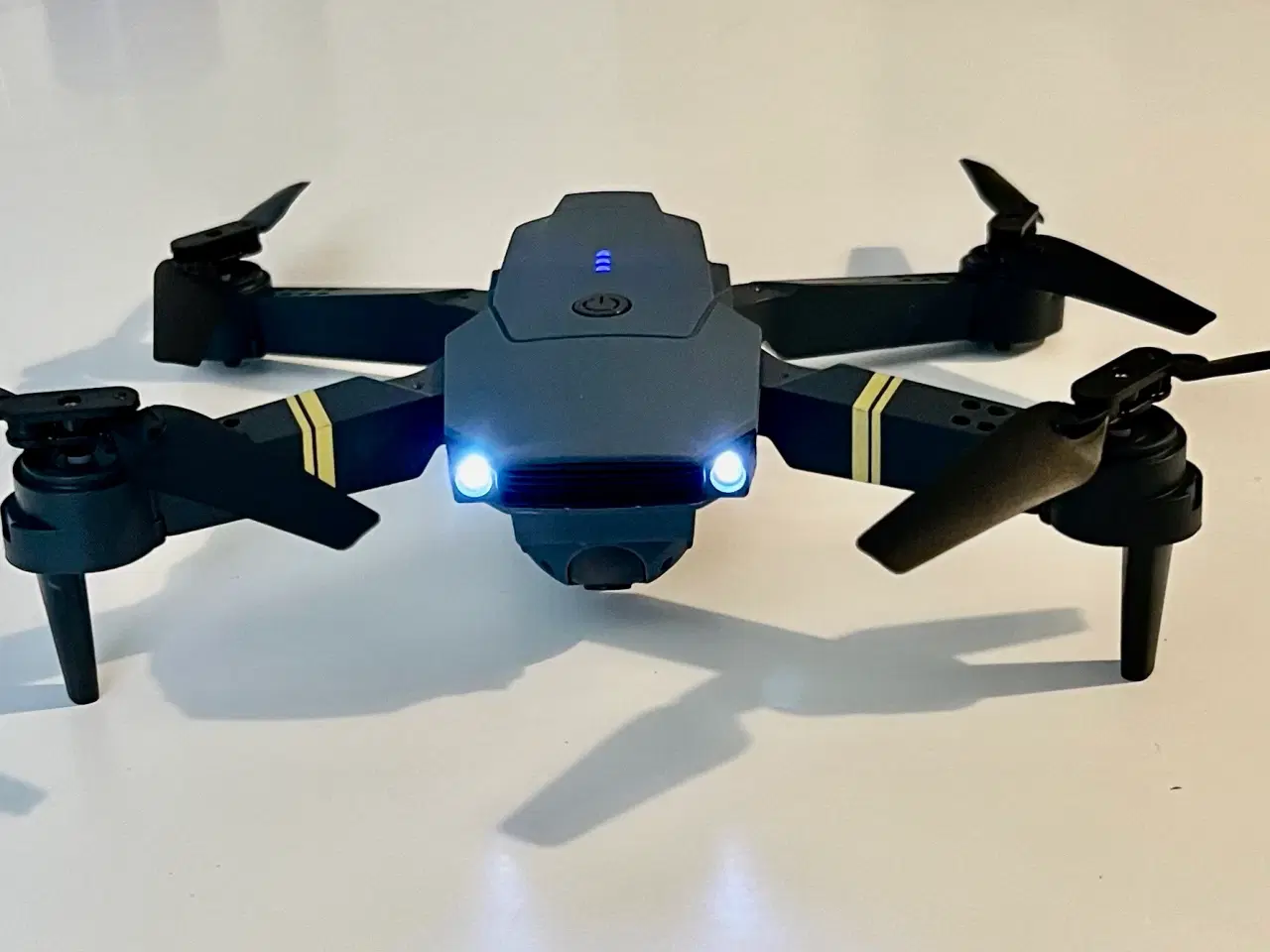 Billede 7 - Drone med kamera, fjernbetjening og 2 batterier