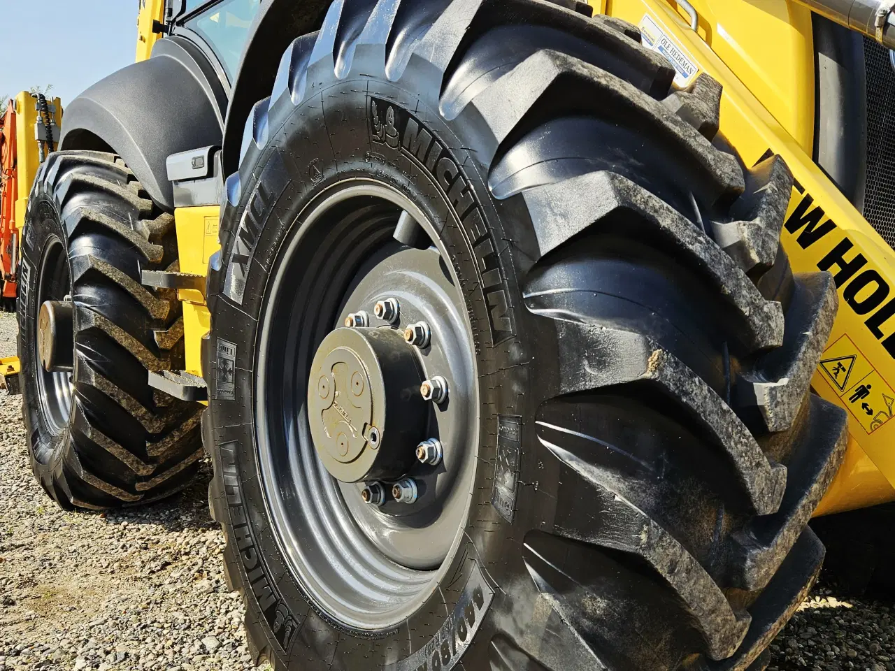 Billede 11 - New Holland B115C / tilt + meget tilbehør / som ny