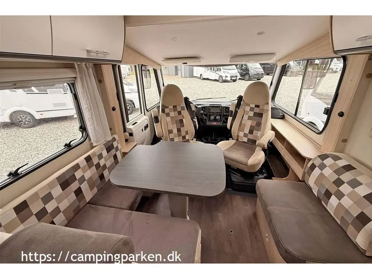 Billede 3 - 2019 - SunLight Meget camper for pengene! Queens bed, markise, solceller, aircondition, cykelholder