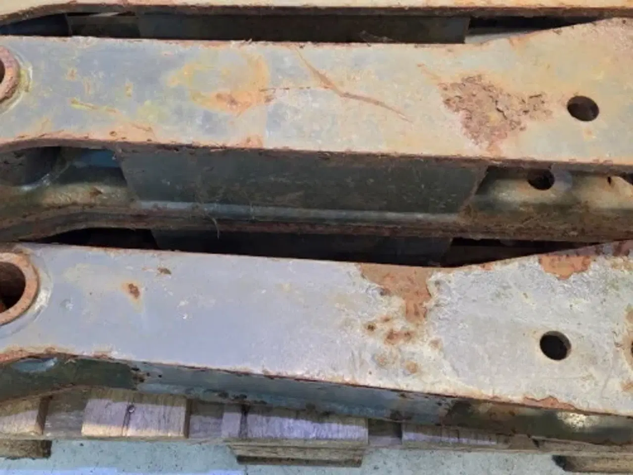 Billede 12 - New Holland B100B Support 87310368  14 Stk