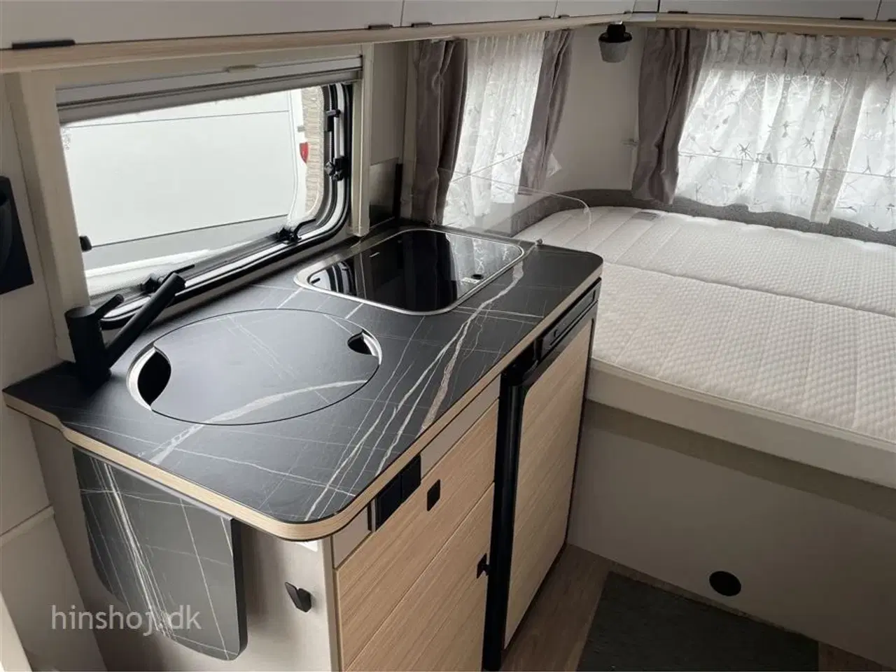 Billede 4 - 2023 - Eriba Touring 530 Urban   Super smart hævetagsvogn fra Hinshøj Caravan