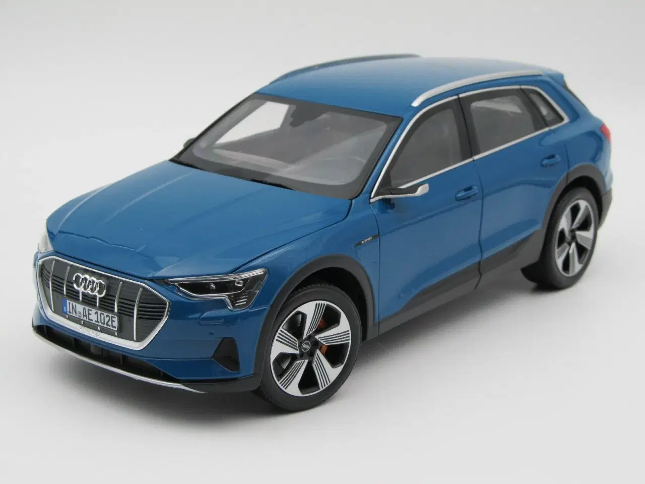 Billede 1 - Audi e-tron 1:18  - AUDI dealer Edition 