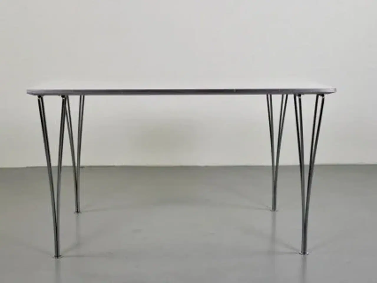 Billede 1 - Fritz hansen / piet hein bord med hvid laminat plade og stålkant