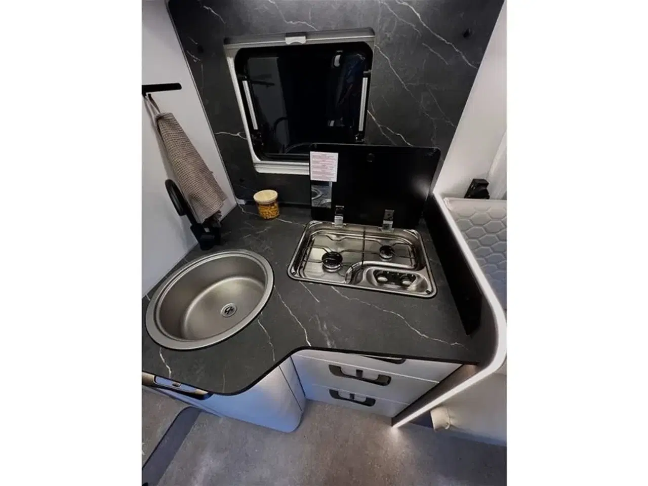 Billede 13 - 2026 - Etrusco I 7400 SBC Scandic Edition   Etrusco by Hymer er Italiensk Elegance og Komfort fra Hinshøj Caravan