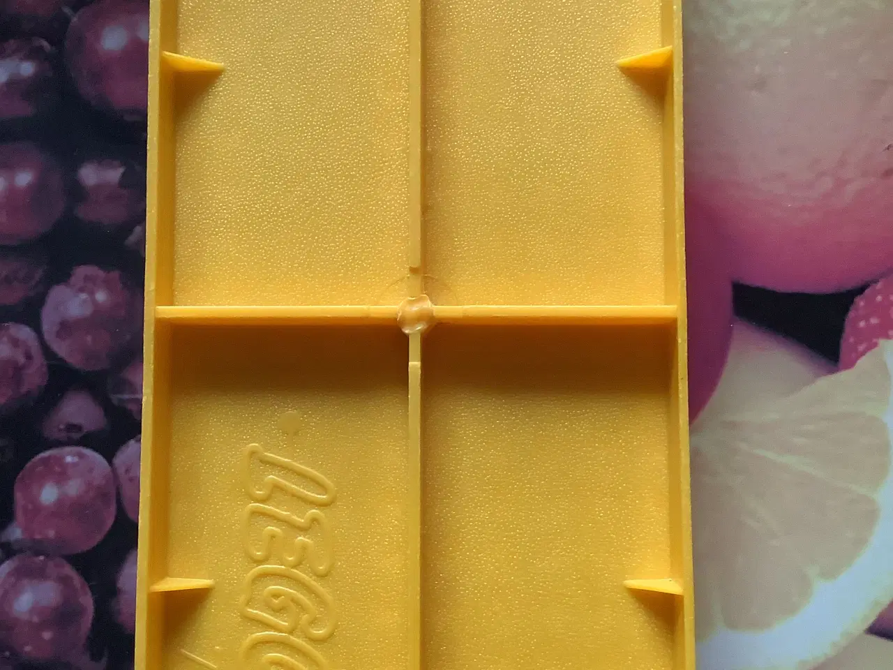 Billede 2 - Gul, ældre Legoplade. Giv bud.