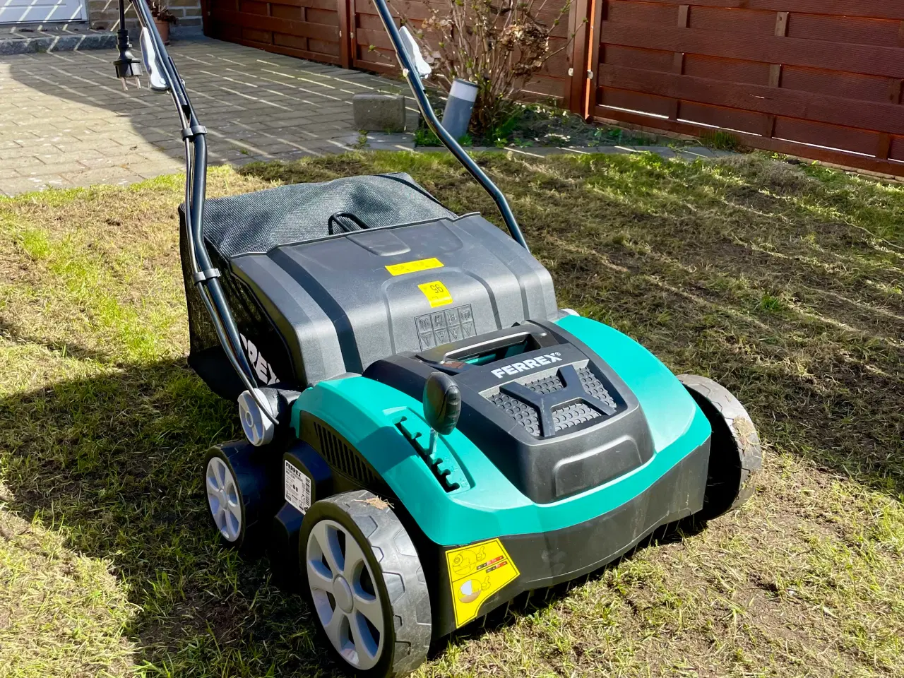 Billede 4 - Vertikalskærer / plænelufter til leje