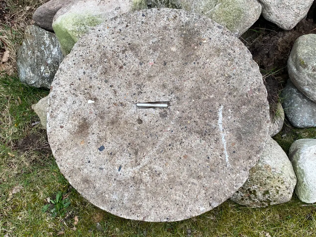 Billede 1 - Brøndæksel. Låg