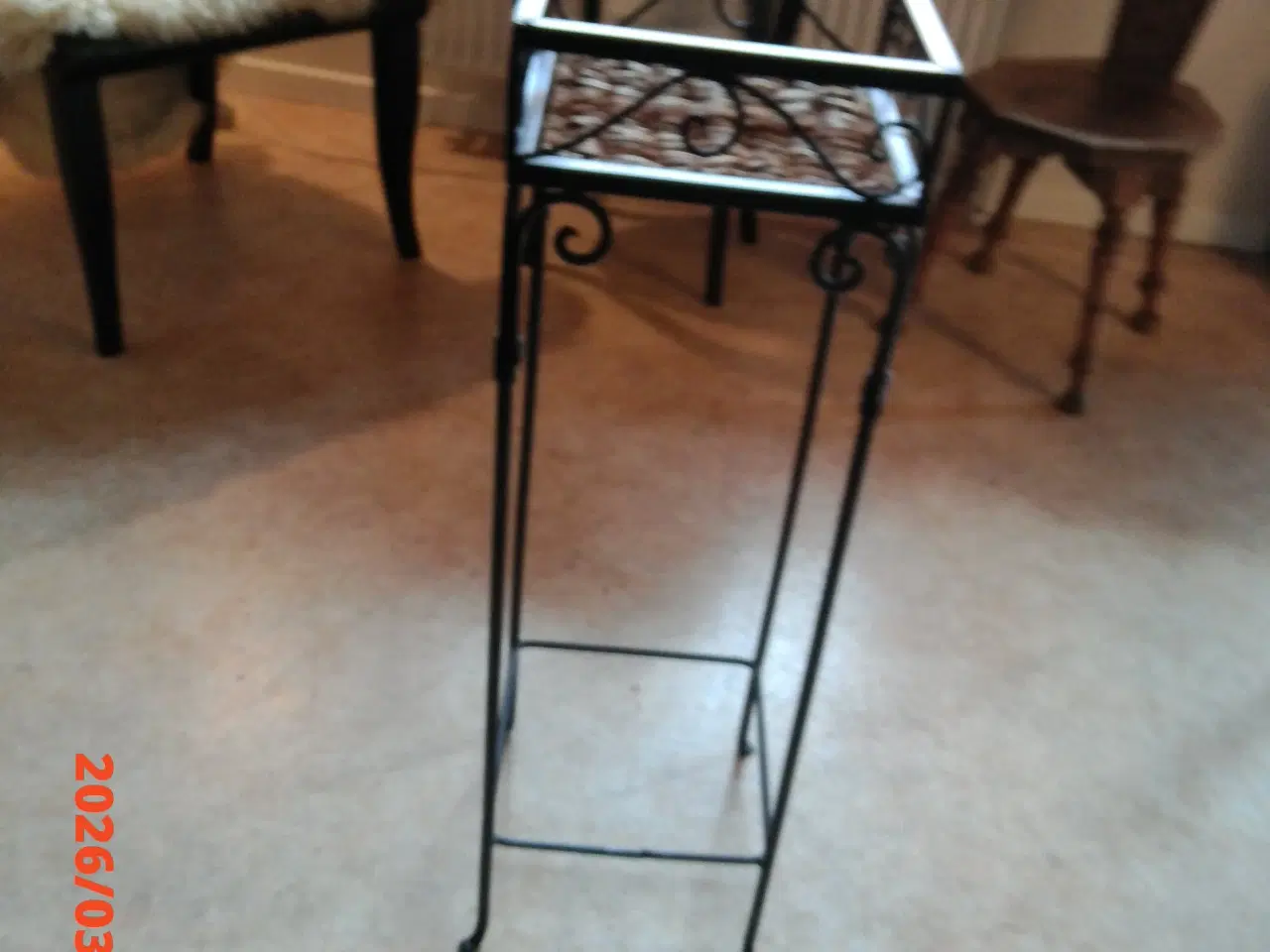 Billede 1 - Blomstebord i metal med sort stel 