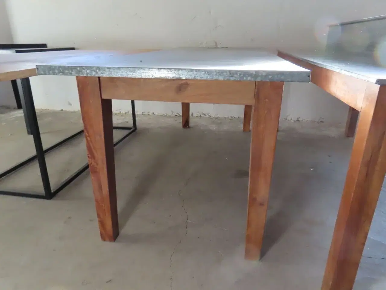 Billede 2 - Bord med galvaniseret bordplade