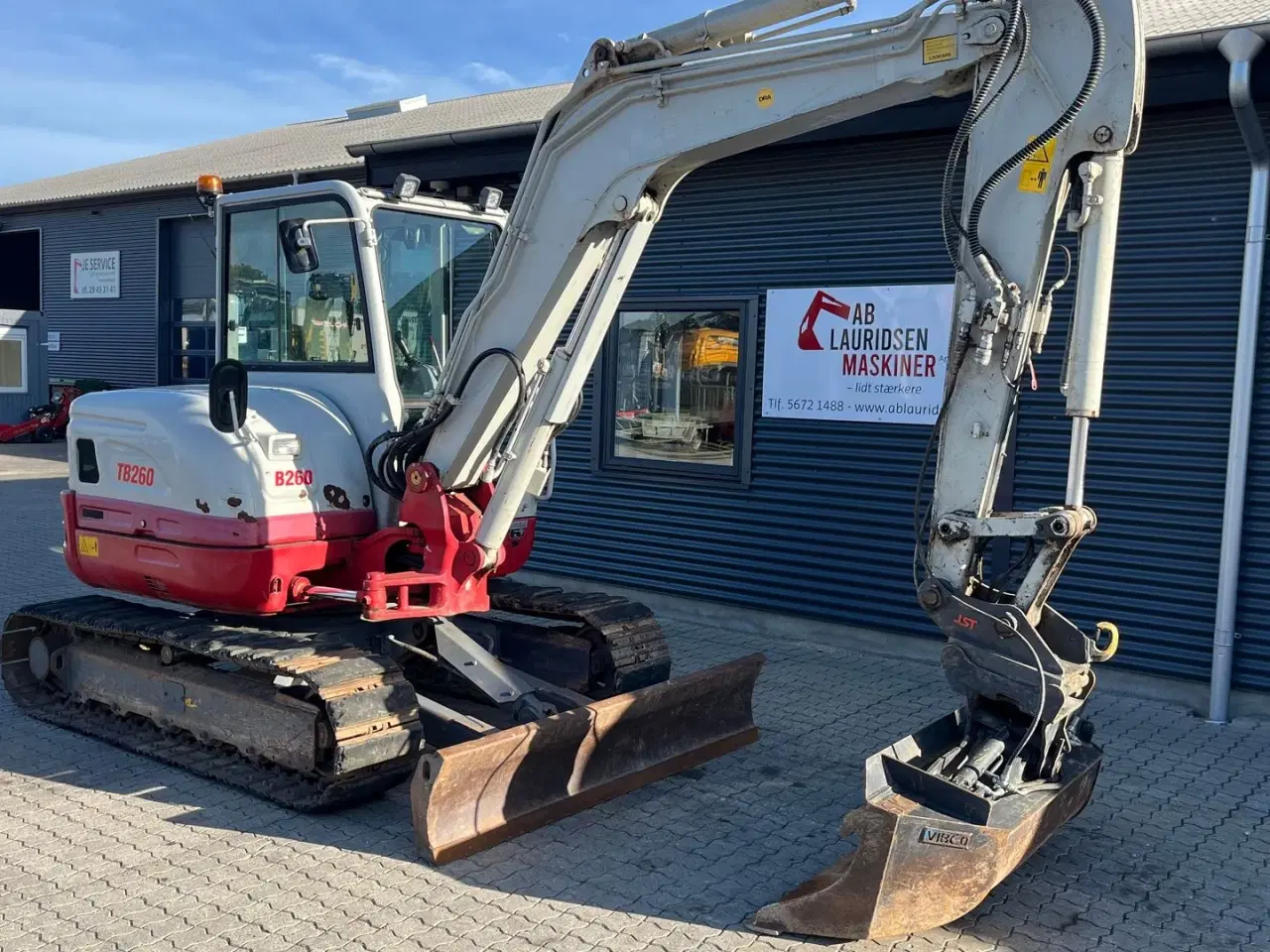 Billede 2 - Takeuchi TB260 Hydraulisk skovlskifte med kipbar planerskovl