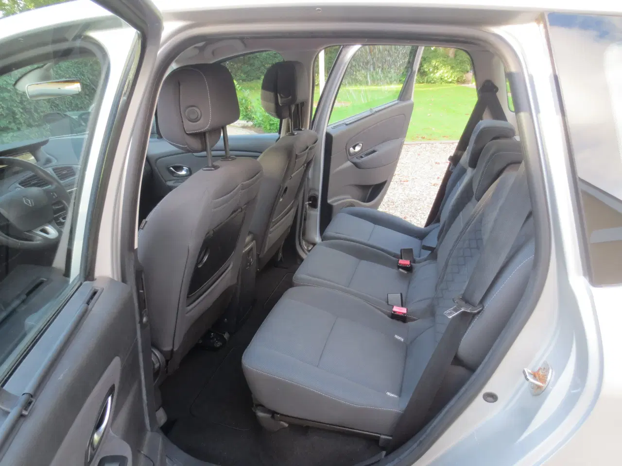 Billede 13 - Renault Scenic 1.6 i År 2010. Nysynet. 