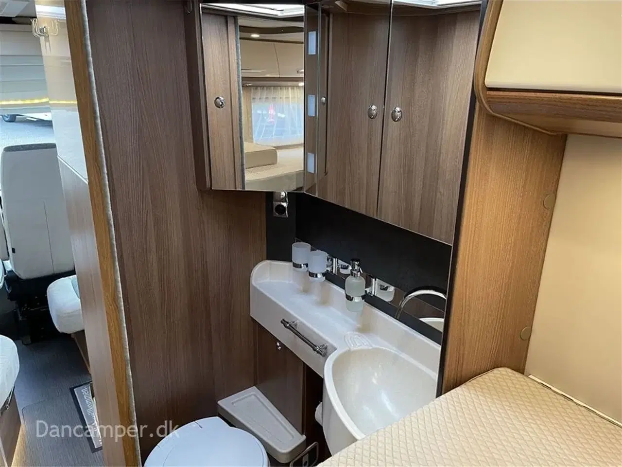 Billede 31 - 2020 - Carthago c-tourer I 144 LE Fantastisk helintegreret autocamper. 9-trins automatgear, automatisk klimanlæg i førehuse, Multimediasystem inkl. navigation og DAB+