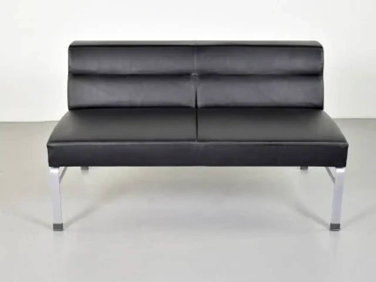 Billede 1 - Kinnarps wilson 2-personers sofa i sort læder