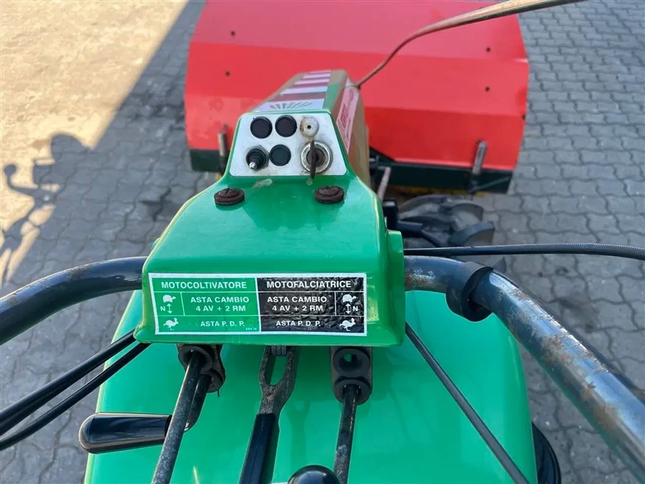 Billede 5 - - - - Roriatica AC 400 2hjulet traktor med kost