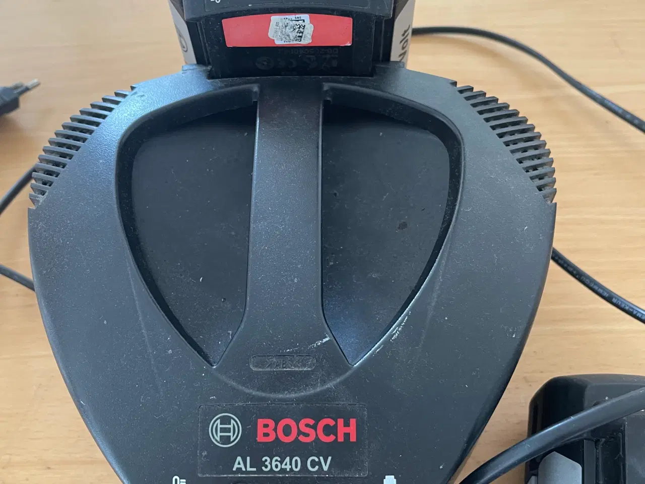 Billede 5 - Batterier til Bosch græsslåmaskine 