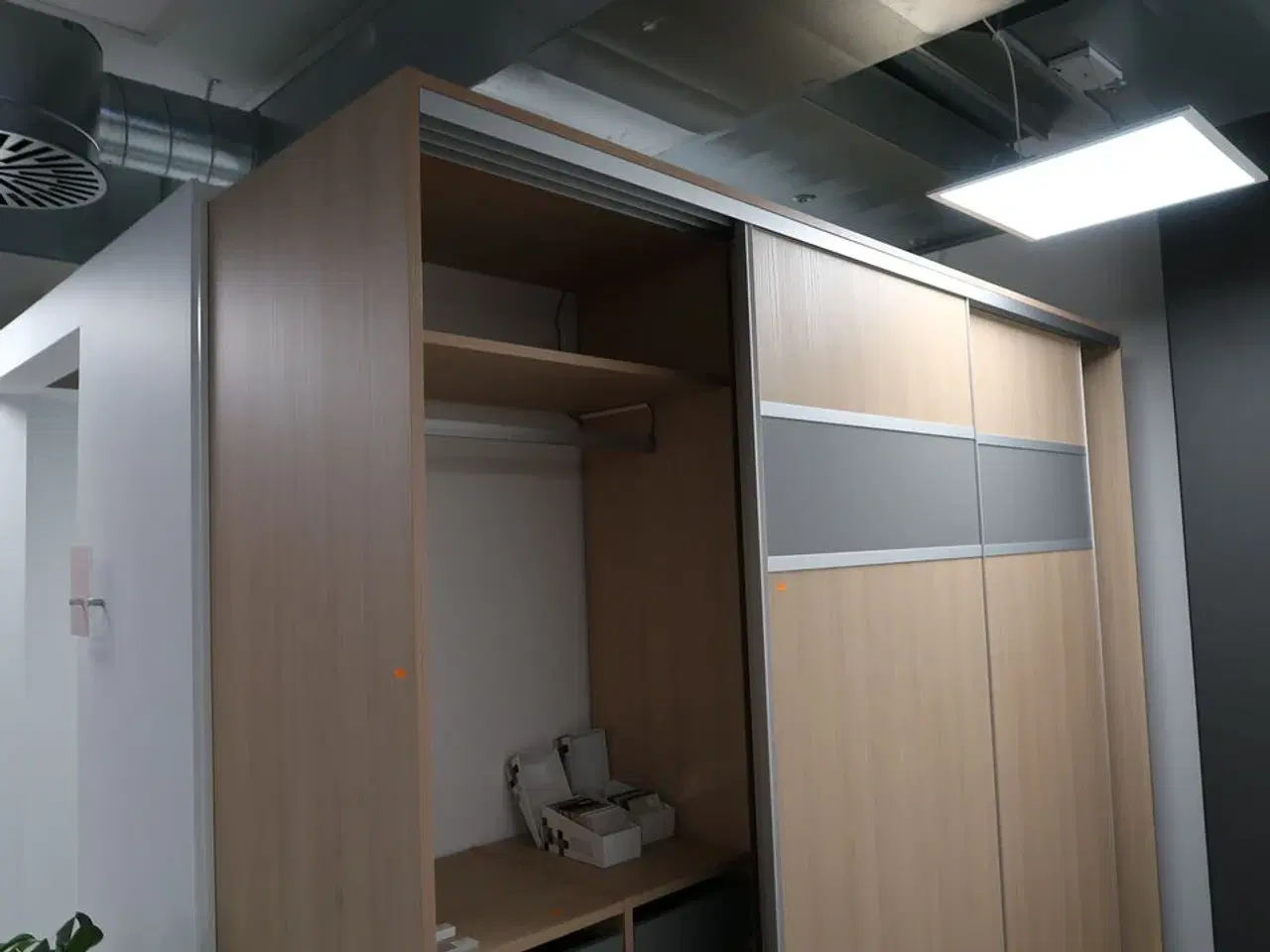 Billede 2 - Garderobeskab AUBO KA, Lys Eg
