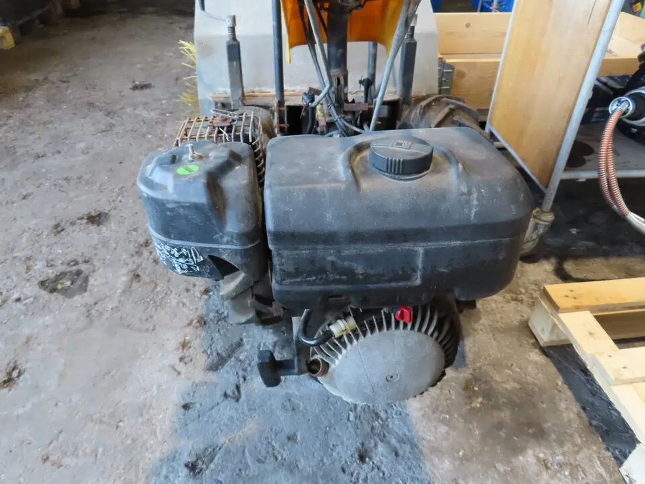 Billede 7 - Redskabsbærer med kost, TEXAS PRO-TRAC 700