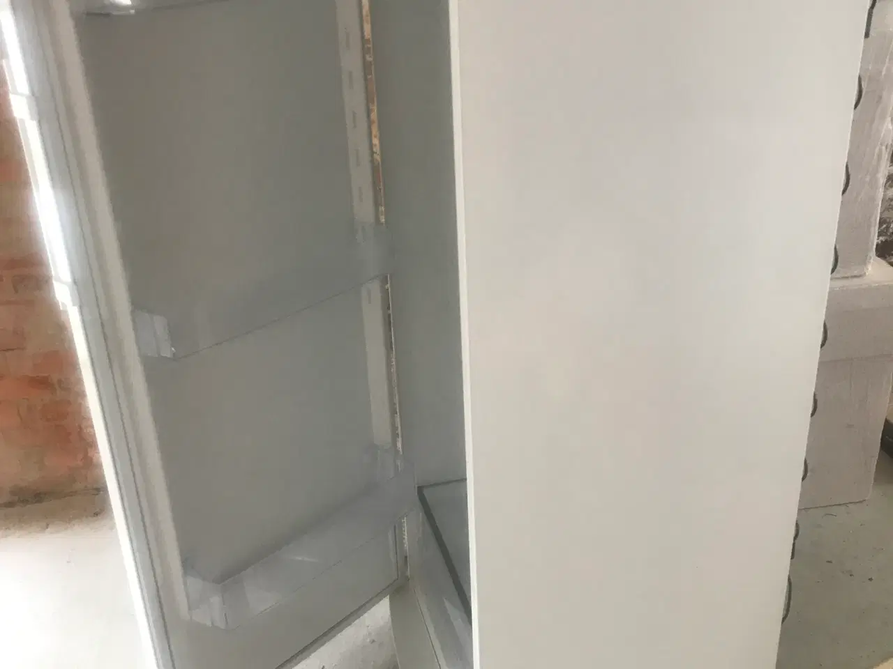 Billede 1 - Køleskab fritstående, 154 cm høj og 317L
