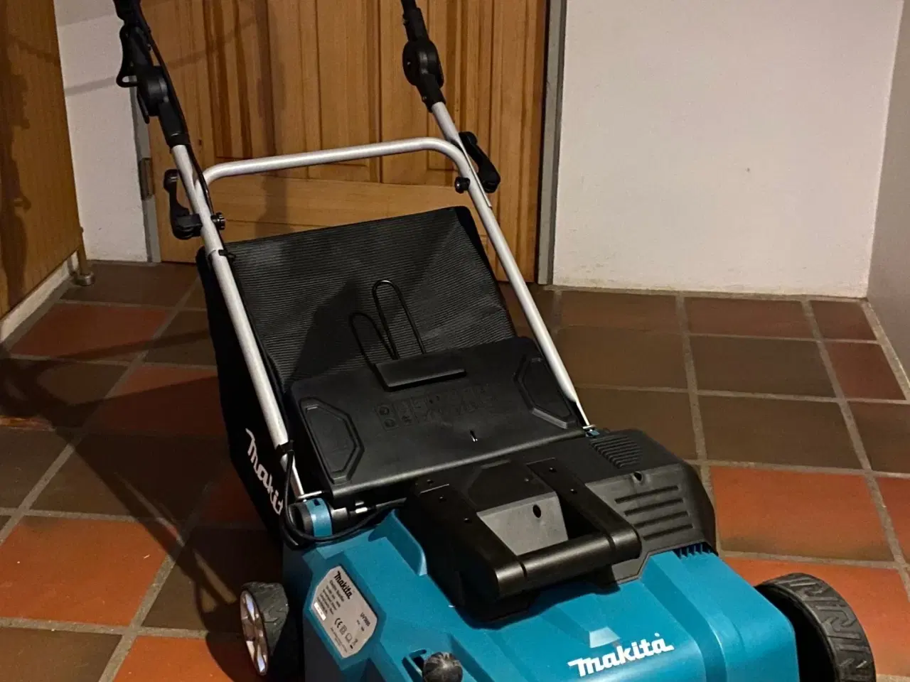 Billede 1 - Makita UV3600 Vertikalskærer & Makita Moskniv     