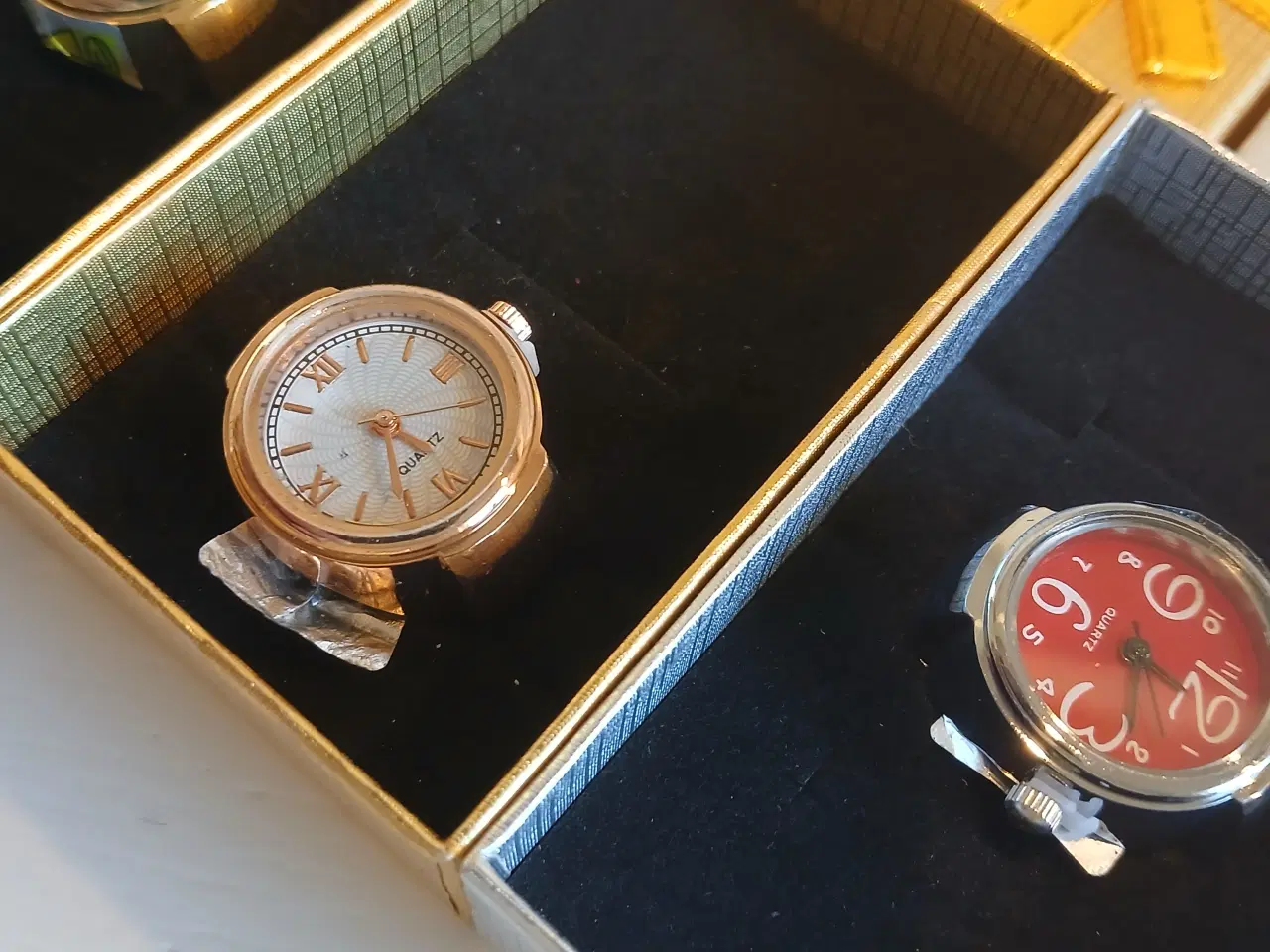 Billede 2 - Fingerring med ur