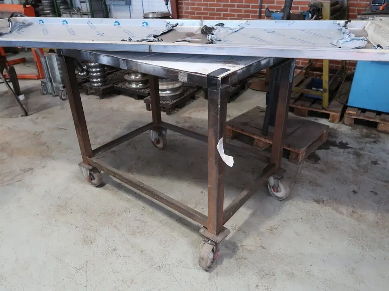 Billede 3 - Arbejdsbord på hjul