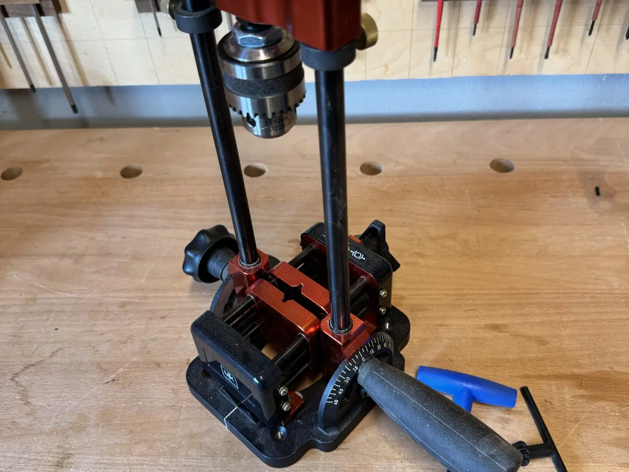 Billede 8 - UJK Boreguide og Selv-centrerende Skruestik