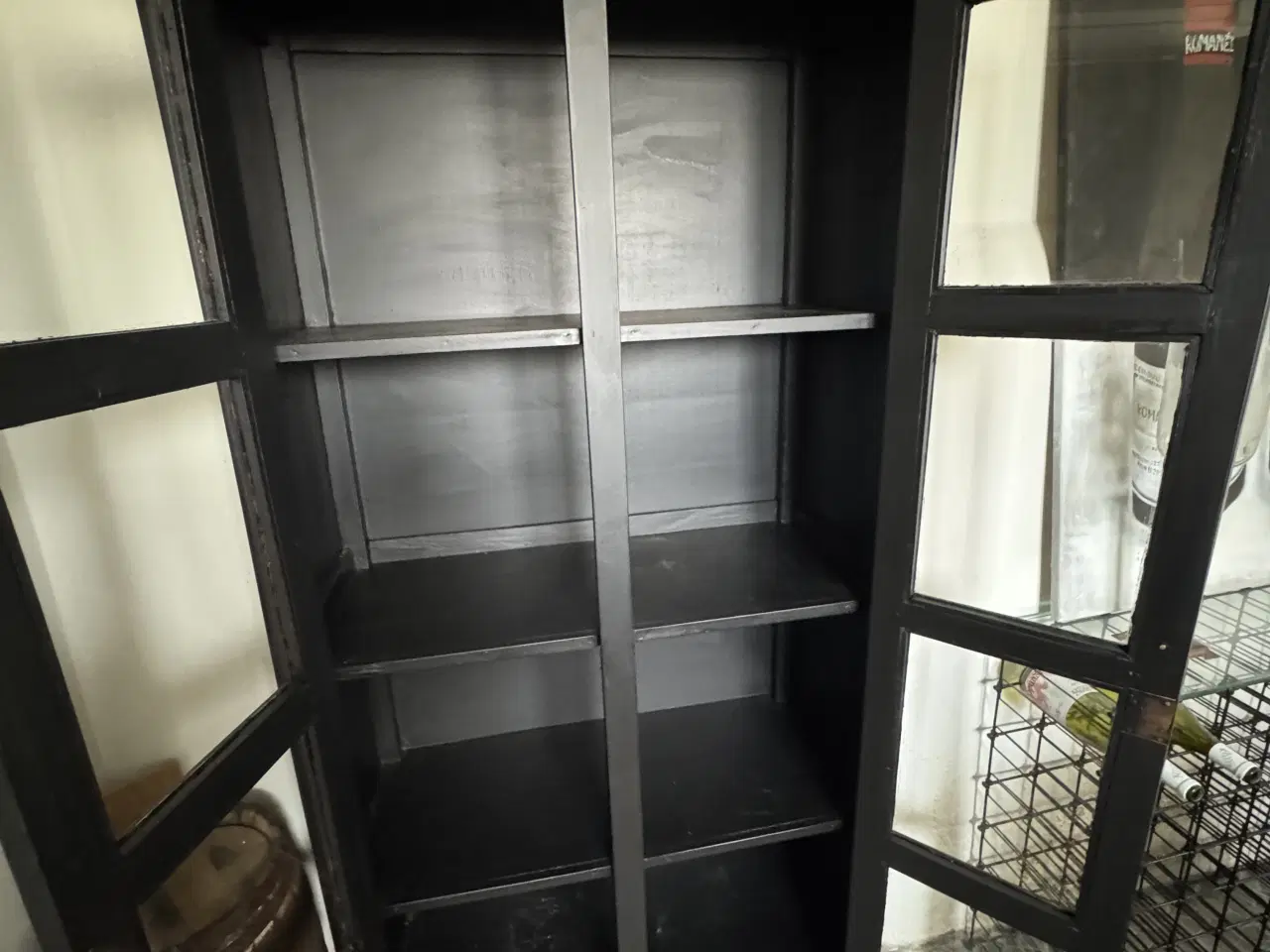 Billede 4 - Sort bejdset vitrineskab