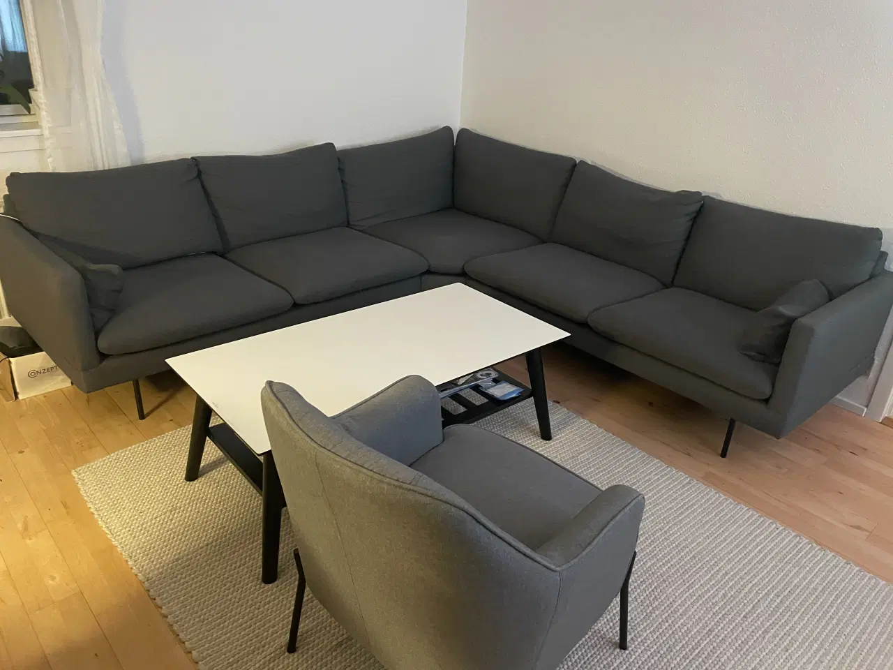 Billede 1 - Hjørne sofa med stol og sofabordet