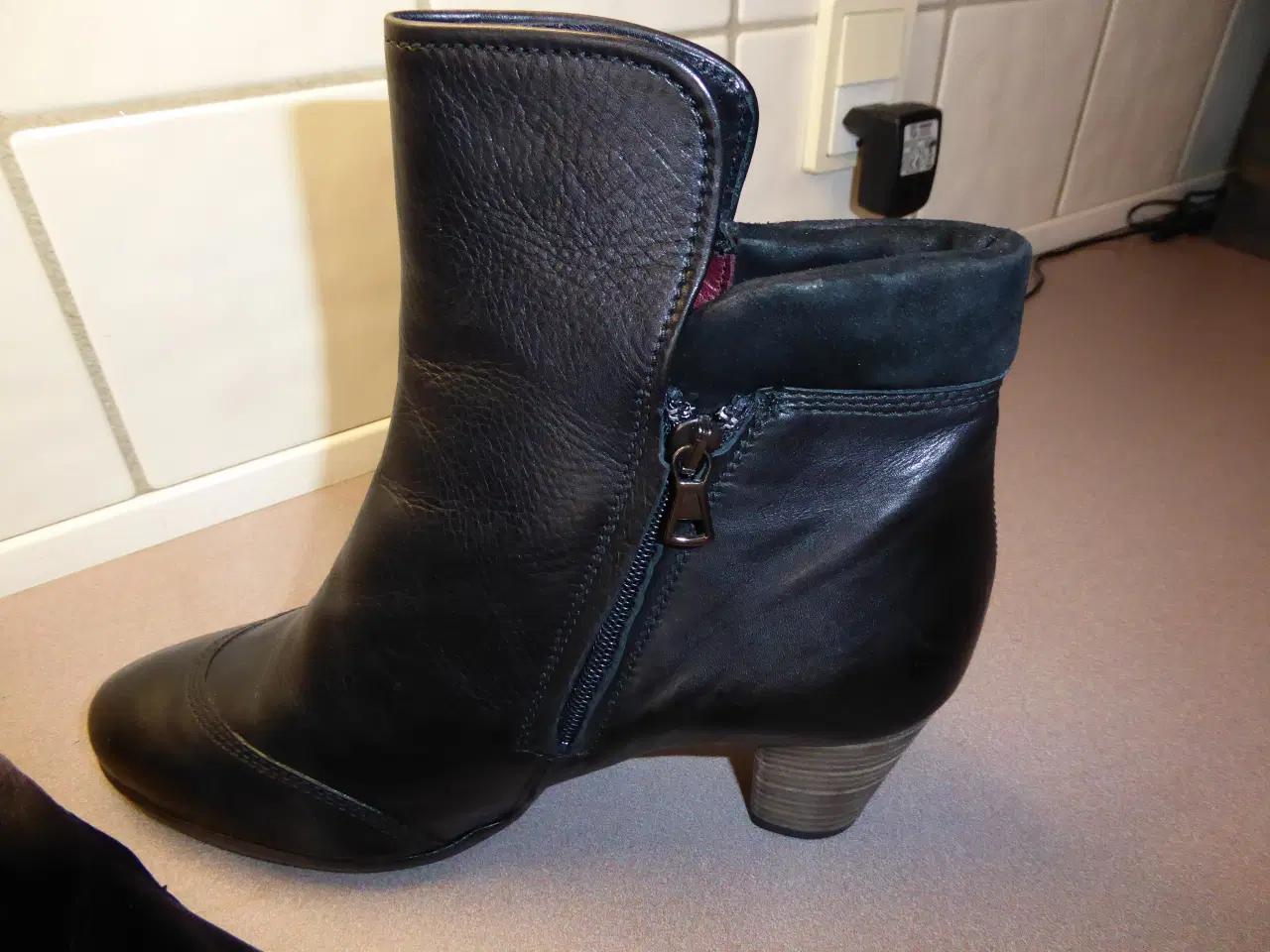 Billede 2 - ECCO sorte flotte læder ankelstøvler