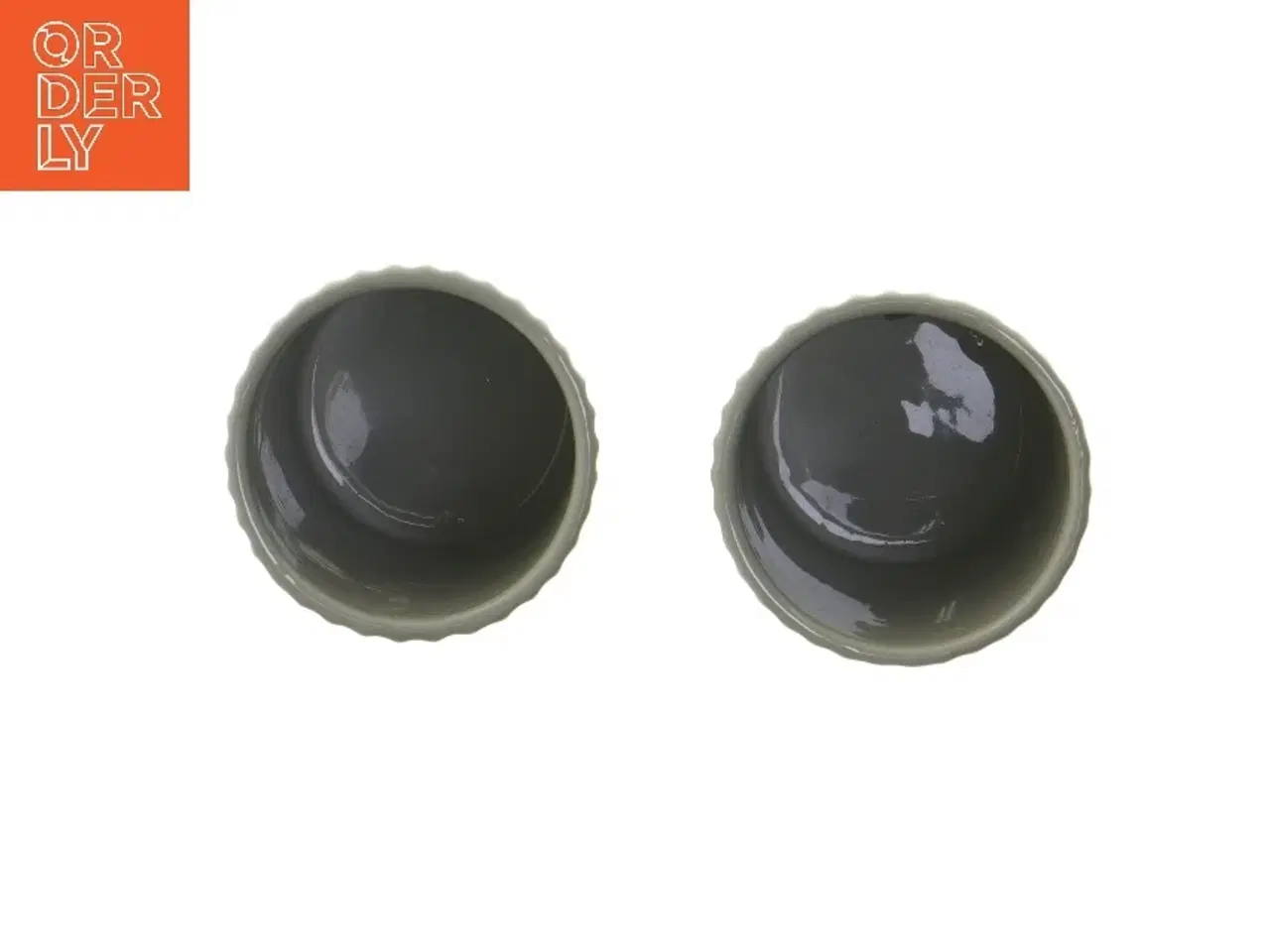 Billede 2 - Sæt med 2 nye vaser fra Queen (str. 2 stk Ø 7,5 cm længde 11 cm)