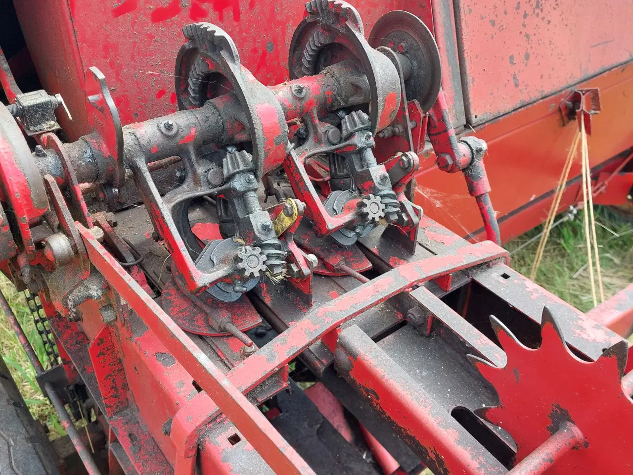 Billede 3 - NH ballepresser  276
