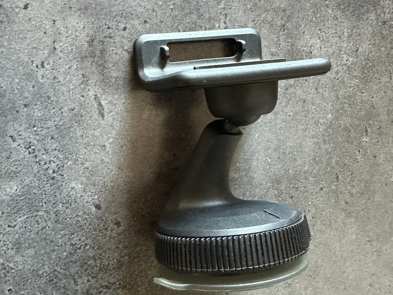 Billede 4 - TomTom holder købes