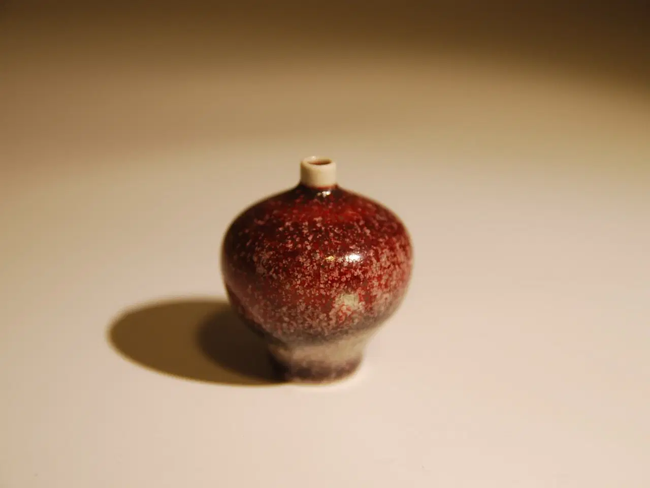 Billede 1 - Miniature vase med okseblodsglasur 