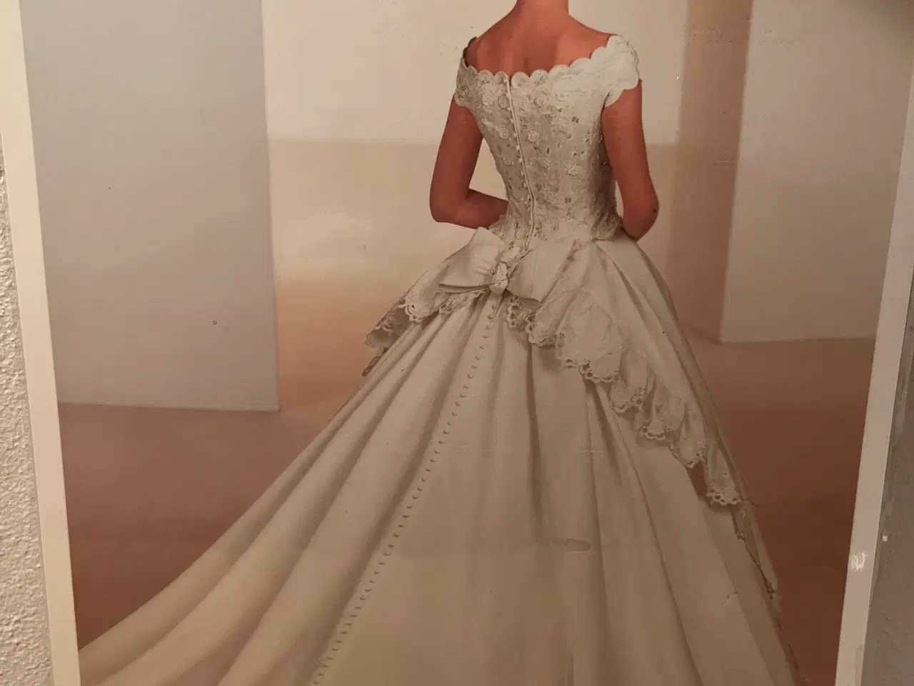 Billede 2 - Romantisk og Elegant brudekjole