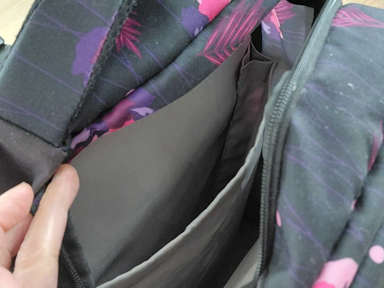 Billede 5 - Satch skoletaske sælges