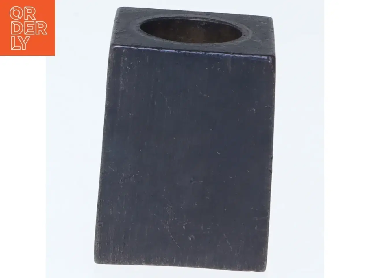 Billede 1 - Lille sort holder til stearinlys (str. 3,5x2,7x2,7 cm)