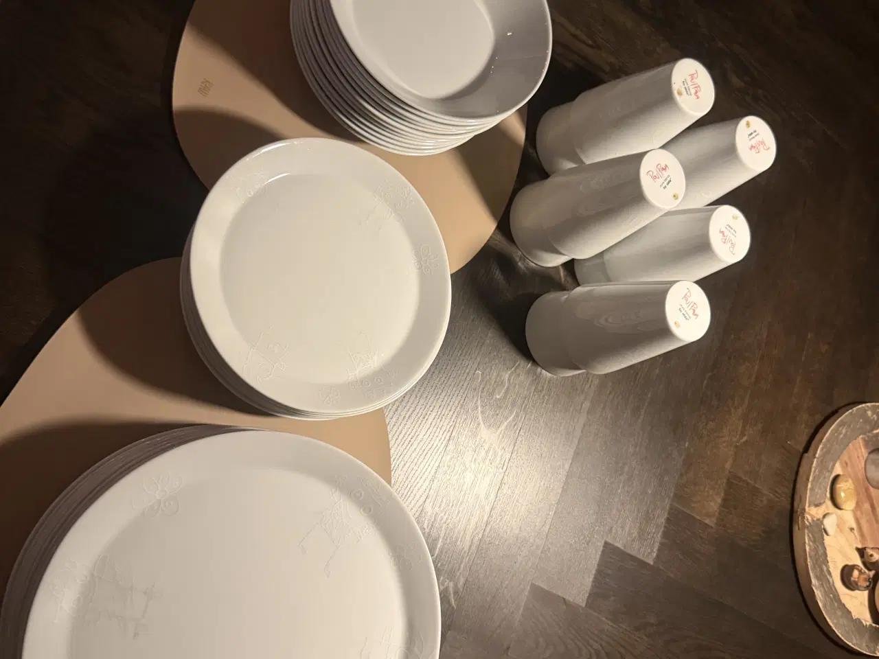 Billede 1 - Poul Pava spisestel