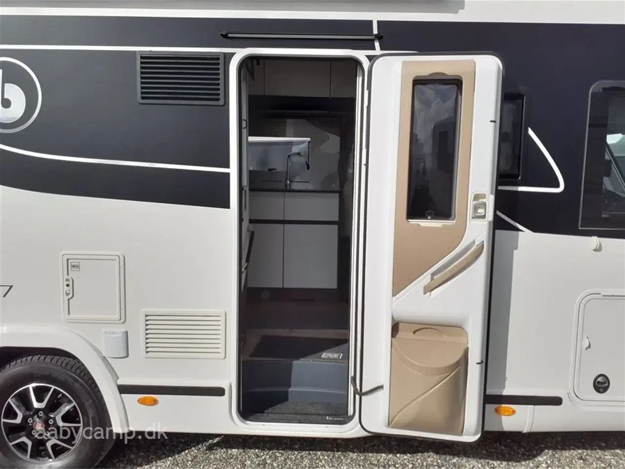 Billede 5 - 2020 - Benimar Amphitryon A997   Aircondition. face to face siddegruppe. Queens bed.