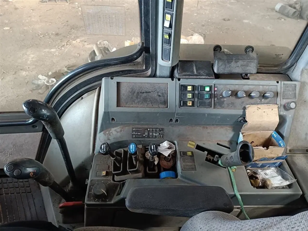 Billede 15 - Valtra 6750 frontlæsser, skovl, storsækkeløfter og betonvægtklods